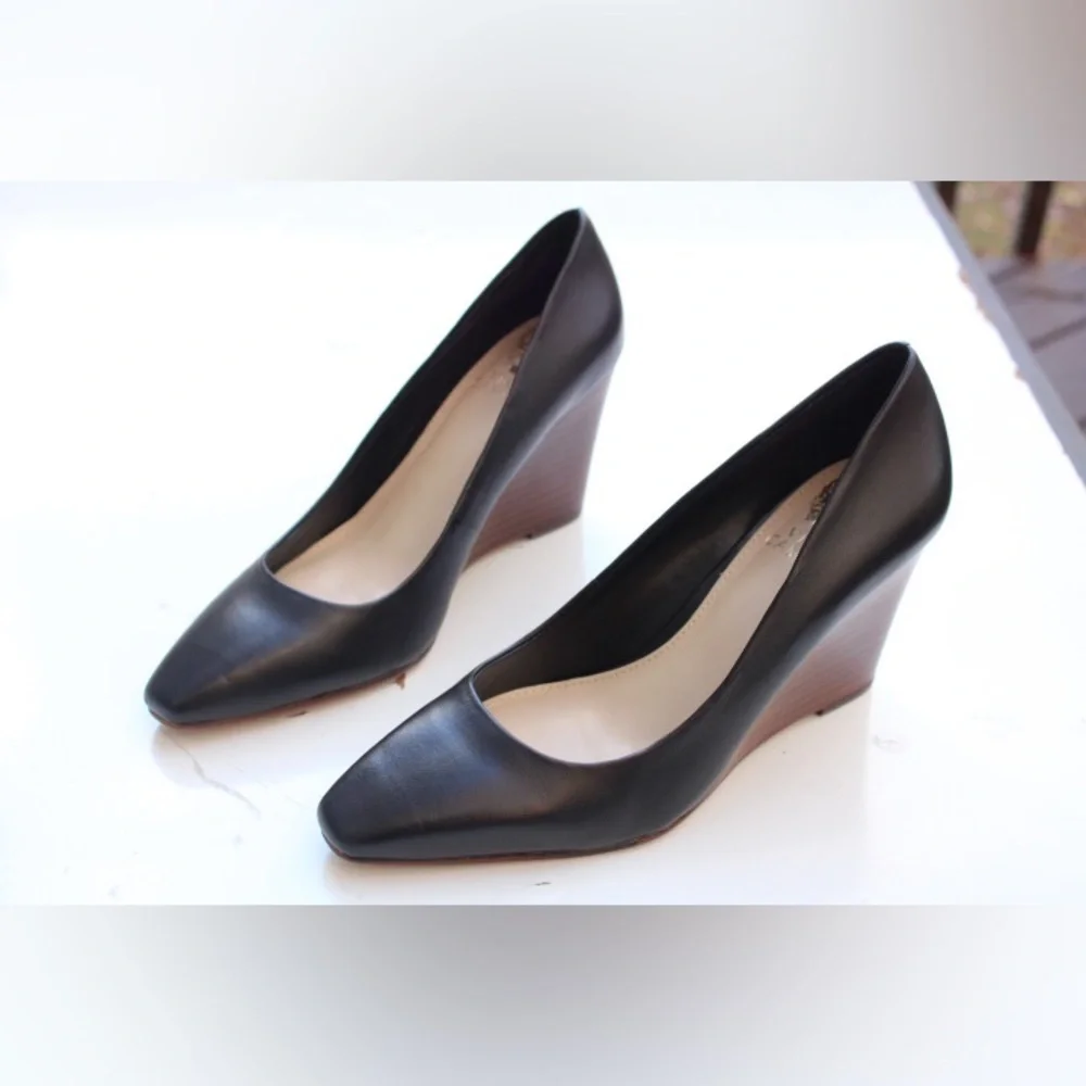 NWOT Vince Camuto wedges